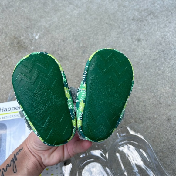 Itzy ritzy leather baby moccasins - Picture 4 of 4